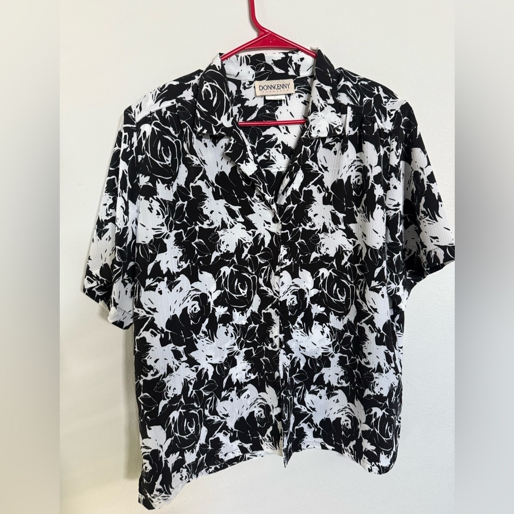 Donkenny Black and White Floral Button Down Shirt